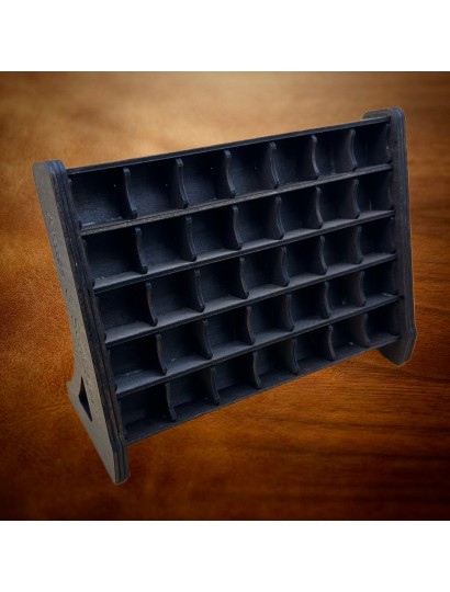 Panthéon des Polyèdres – Présentoir dés bois artisanal | Arcane Ludique Genève