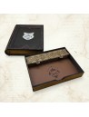 Grimoire de Durin – Coffret Dés Cuir & Bois de Peuplier | Arcane Ludique