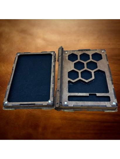 Codex des Initiaten – Grimoire Würfelbox Premium